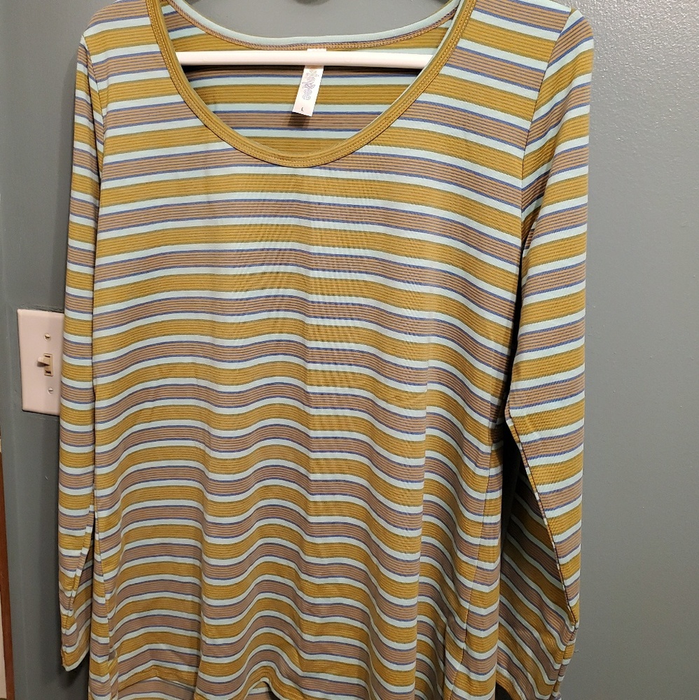 Lularoe Lynae - Picture 2 of 3